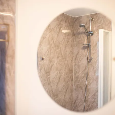 Modern Flat - Sleeps 3 - London Apartment