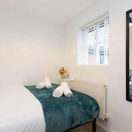 Modern Flat - Sleeps 3 - London Enfield