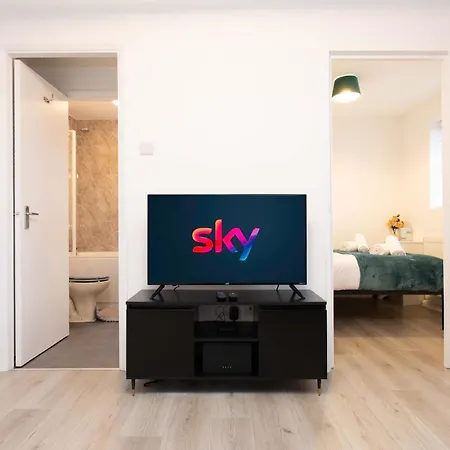 Modern Flat - Sleeps 3 - London * Enfield