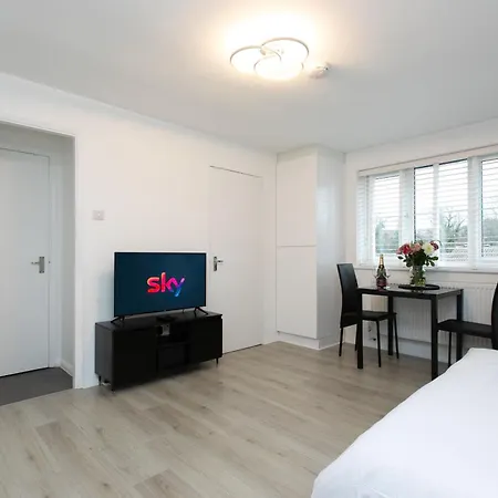 Modern Flat - Sleeps 3 - London Apartment *