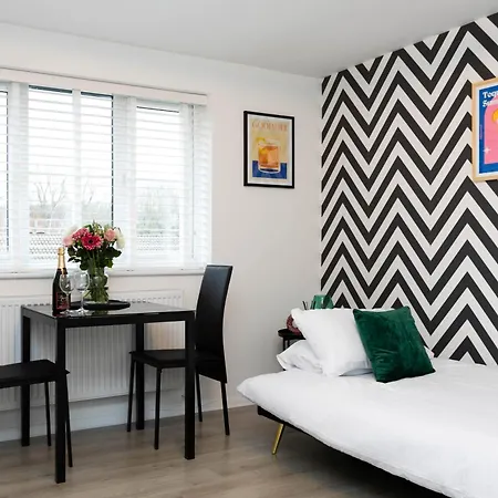Apartment Modern Flat - Sleeps 3 - London *