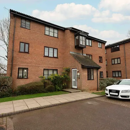 Modern Flat - Sleeps 3 - London Enfield