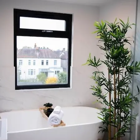 Guest house Stylish Skylight In A Luxury House Catford