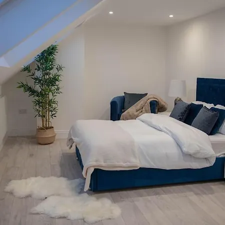 Guest house Stylish Skylight In A Luxury House