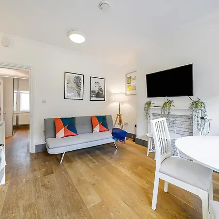 Modern One Bedroom In Fitzrovia, *