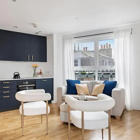 Stylish Central Bolthole