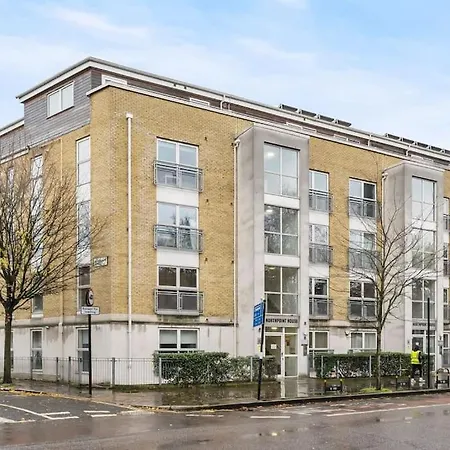 Stylish Central Bolthole Apartment London