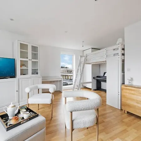 Stylish Central Bolthole Apartment