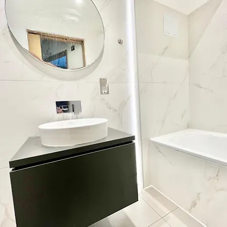 Stylish 2br Designer Flat Holland Park