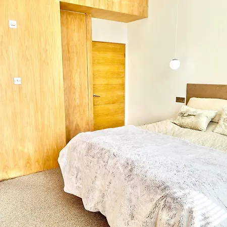 Stylish 2br Designer Flat Holland Park *