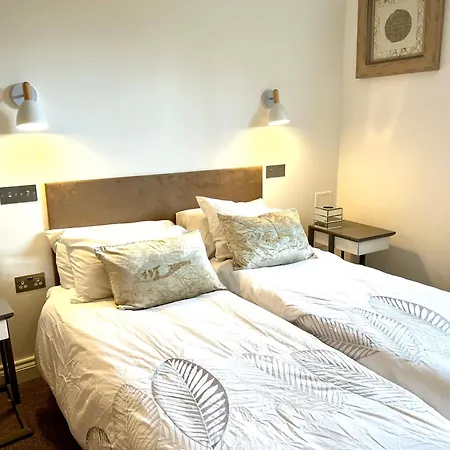 Stylish 2br Designer Flat Holland Park *