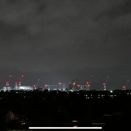 Shepherds Bush Superior Apartment, Center London!