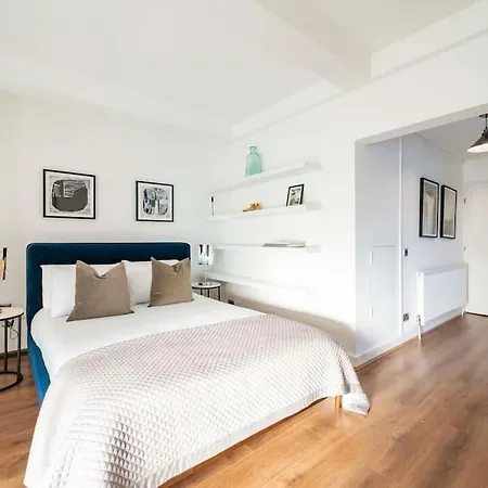 Arcore Premium Golden Square Apartment London