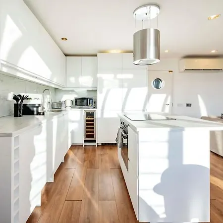 Arcore Premium Golden Square Apartment London