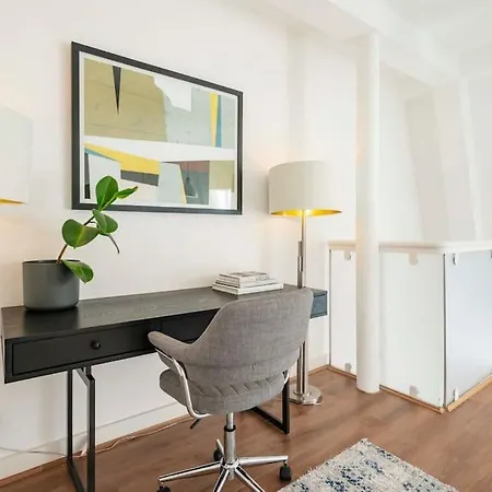 Arcore Premium Golden Square Apartment