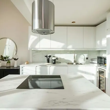 Arcore Premium Golden Square London