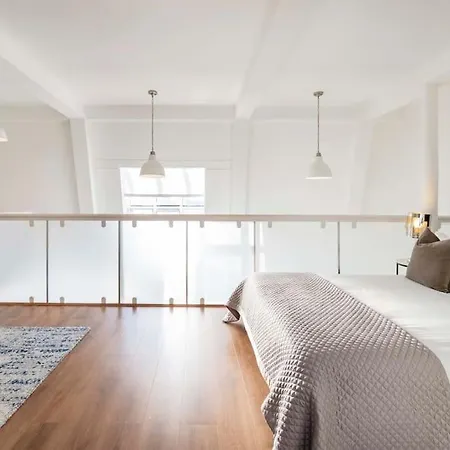 Arcore Premium Golden Square Apartment *