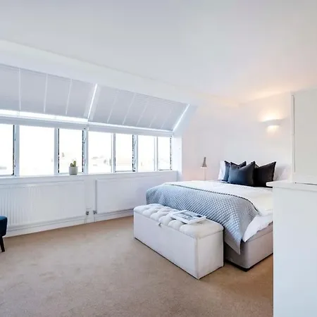 Arcore Premium Golden Square Apartment