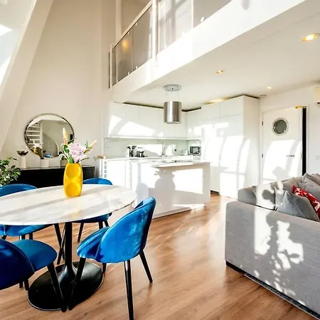 Arcore Premium Golden Square Apartment