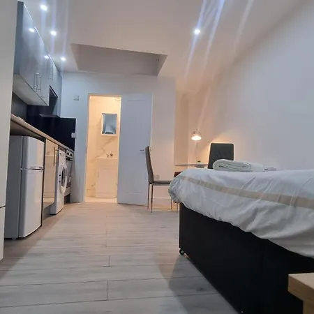Apartment Brand New Collection Of Close To Tube Station *