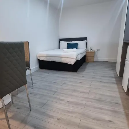 Apartment Brand New Collection Of Close To Tube Station London