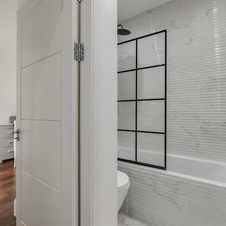 Holiday home Modern Majesty 3 Bed 3 Bath House In London