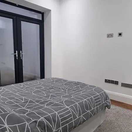 Modern Majesty 3 Bed 3 Bath House In Holiday home