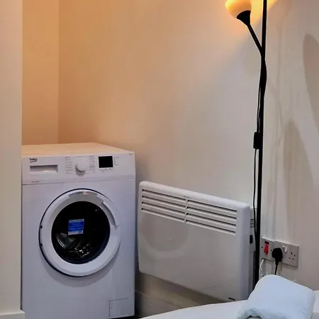 Brand New Collection Of Close To Tube Station Apartment *
