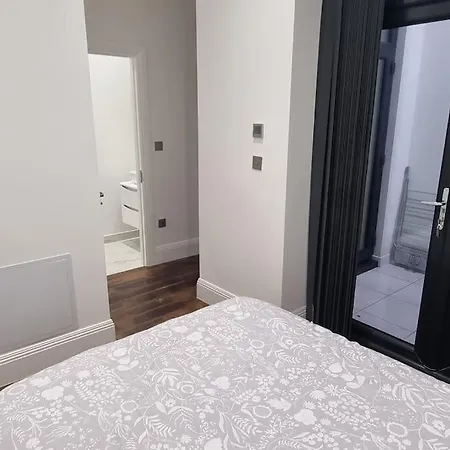 Modern Majesty 3 Bed 3 Bath House In Holiday home