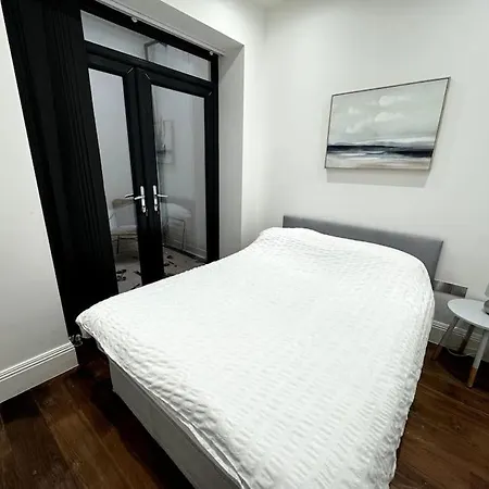 Holiday home Modern Majesty 3 Bed 3 Bath House In *