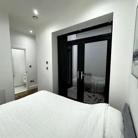 Modern Majesty 3 Bed 3 Bath House In Holiday home *
