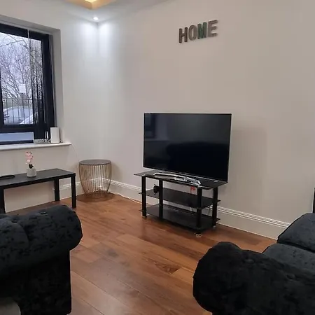 Modern Majesty 3 Bed 3 Bath House In * London