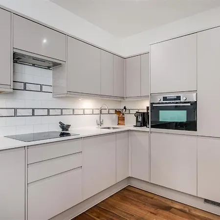 Holiday home Modern Majesty 3 Bed 3 Bath House In