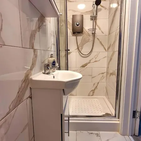 Apartment Brand New Collection Of Close To Tube Station