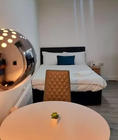 Apartment Brand New Collection Of Close To Tube Station London