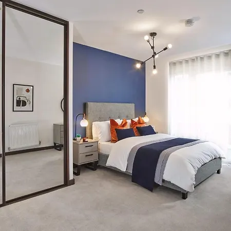 Apartment Luxury Heathrow 2 Bedroom New Build