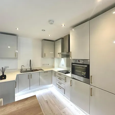 Apartment Luxury Heathrow 2 Bedroom New Build Hayes (Greater London)