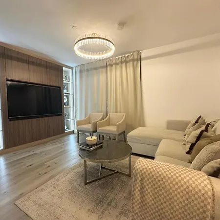 Luxury Heathrow 2 Bedroom New Build Apartment