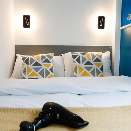 New Luxury In Location Next To Shops, Cafes, Bars & Metro