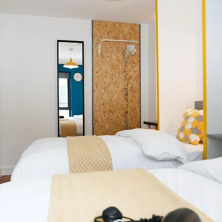 New Luxury In Location Next To Shops, Cafes, Bars & Metro 아파트 *