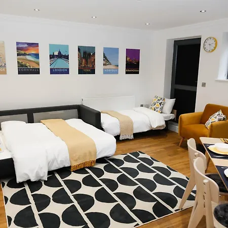 New Luxury In Location Next To Shops, Cafes, Bars & Metro 아파트
