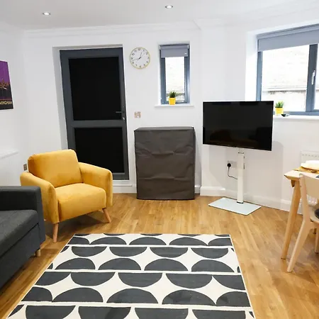 아파트 New Luxury In Location Next To Shops, Cafes, Bars & Metro 런던