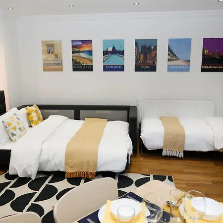 New Luxury In Location Next To Shops, Cafes, Bars & Metro
