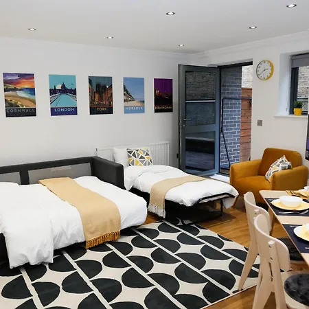 New Luxury In Location Next To Shops, Cafes, Bars & Metro 아파트