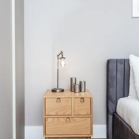 Luxury 2bed:prime Location, Min 2 Main Attractions Apartment *