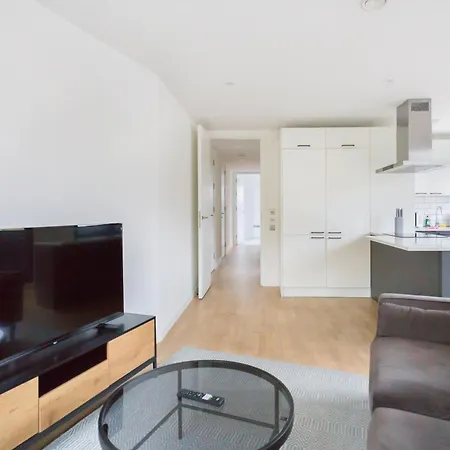 The Vale - Luxury Apartment *