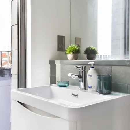 The Vale - Luxury Apartment *
