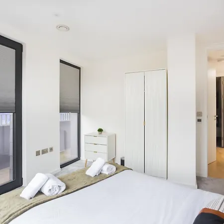 The Vale - Luxury Apartment *