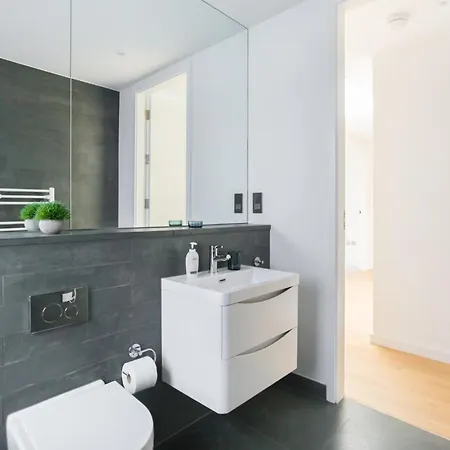 Apartment The Vale - Luxury London