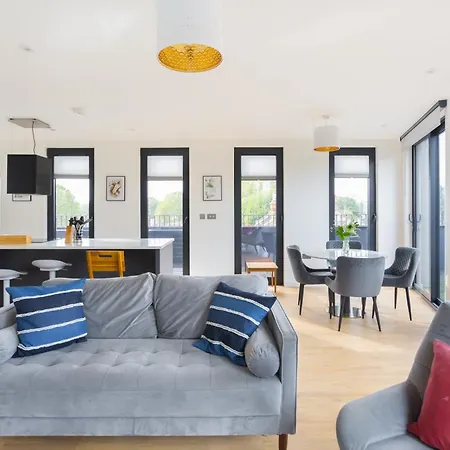 The Vale - Luxury Apartment *